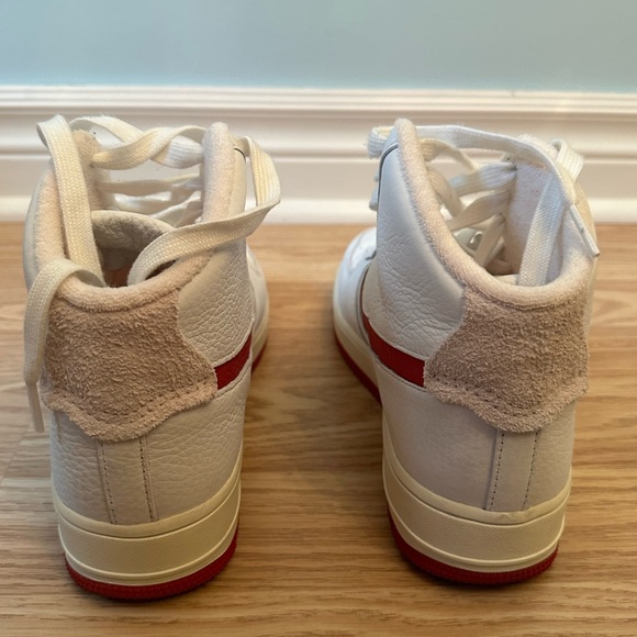 Nike - White & Red Air Force 1 High Sneakers - Picture 4 of 8